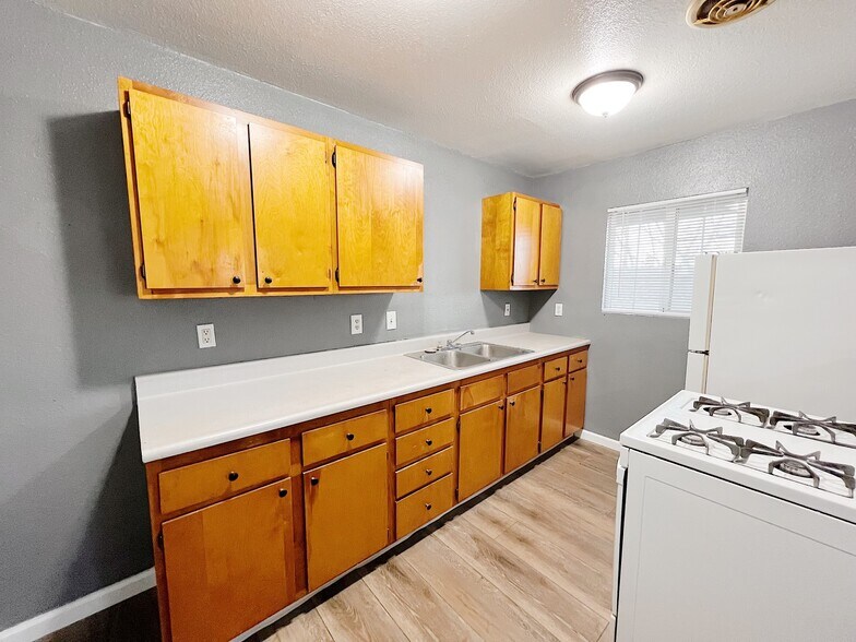 More Photos Of 2595 Beaumont St, Sacramento Apartments For Sale