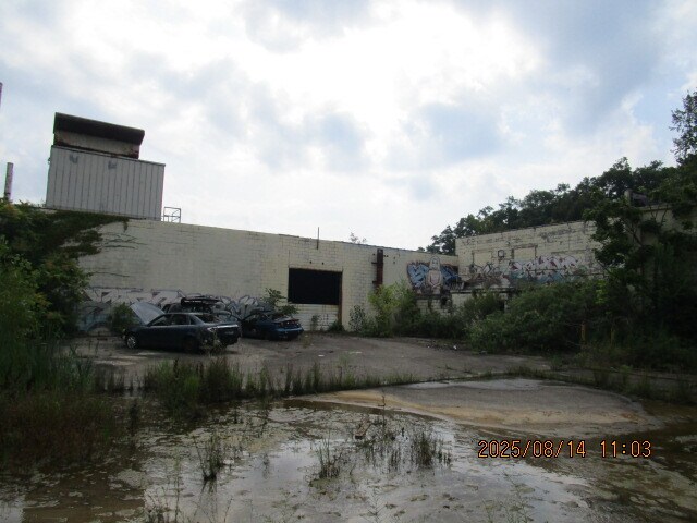 More Photos Of 169 W Bridge St, Lyons Manufacturing For Sale
