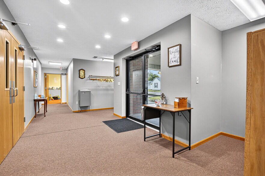 More Photos Of 1301 S Meridian St, Lebanon Religious Facility For Sale
