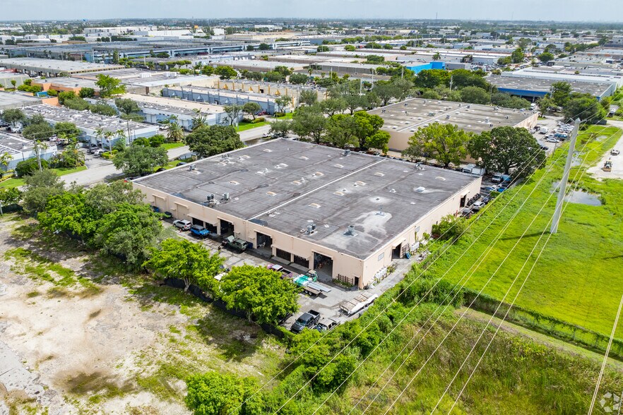 More Photos Of 6350-6370 NW 82nd Ave, Miami Light Manufacturing For Lease