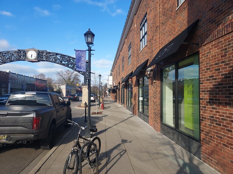 More Photos Of 17000-17030 Kercheval Ave, Grosse Pointe General Retail For Sale