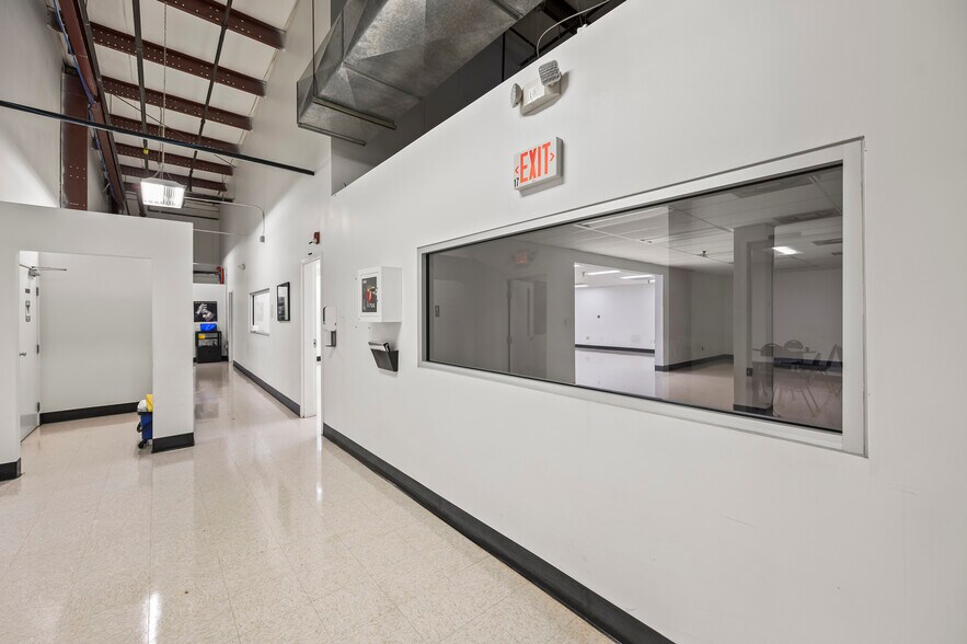 More Photos Of 4410 Indiana Ave, Winston-Salem Warehouse For Lease