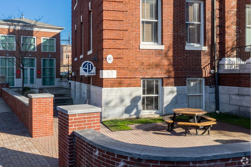 More Photos Of 41 N Main St, Norwalk Office For Lease