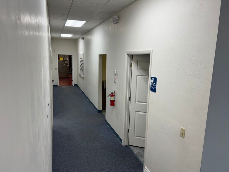 More Photos Of 1908-1910 NW 67th Pl, Gainesville Light Manufacturing For Sale