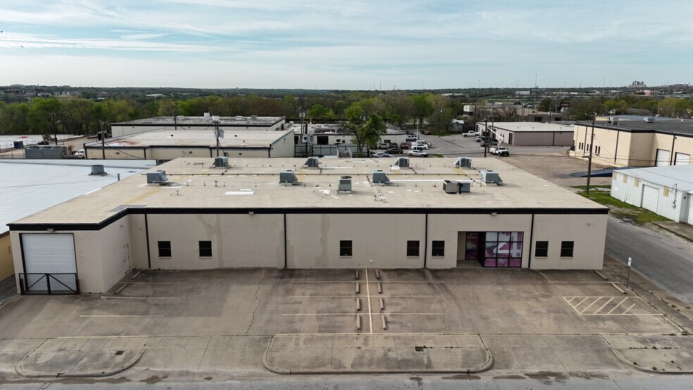 More Photos Of 3300 Lawnwood St, Fort Worth Warehouse For Sale