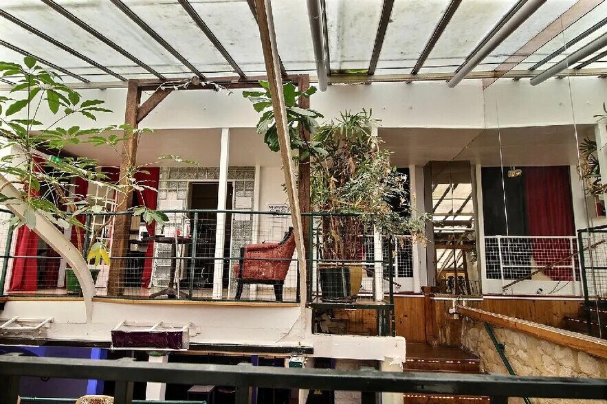 More Photos Of 98 Rue Jean-Pierre Timbaud, Paris Office For Sale