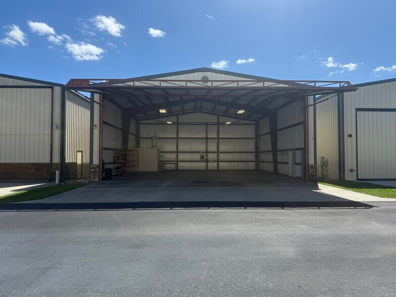 More Photos Of 1321 Apopka Airport Rd, Apopka Airplane Hangar For Sale