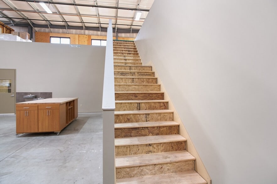 More Photos Of 3280 Liberty Square Pky, Turlock Warehouse For Lease