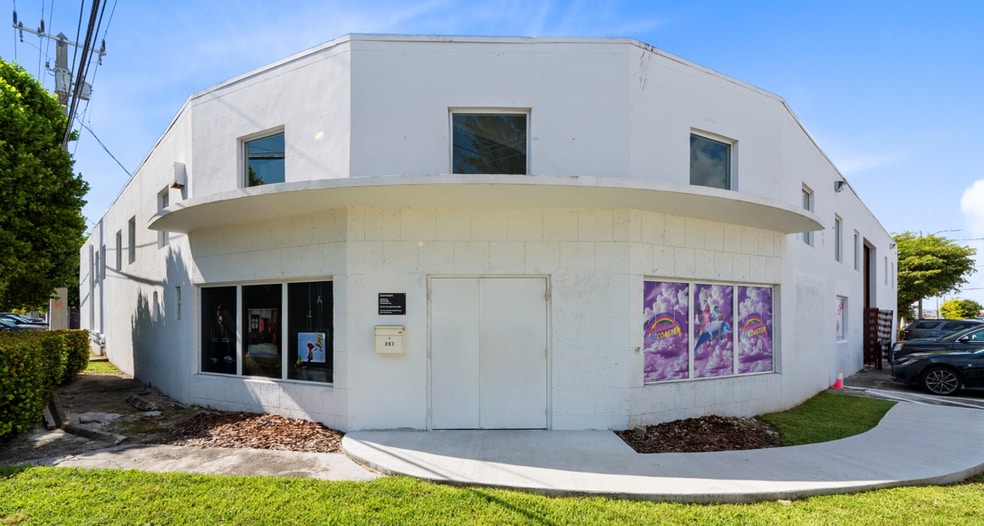 More Photos Of 297 NE 67th St, Miami Warehouse For Lease