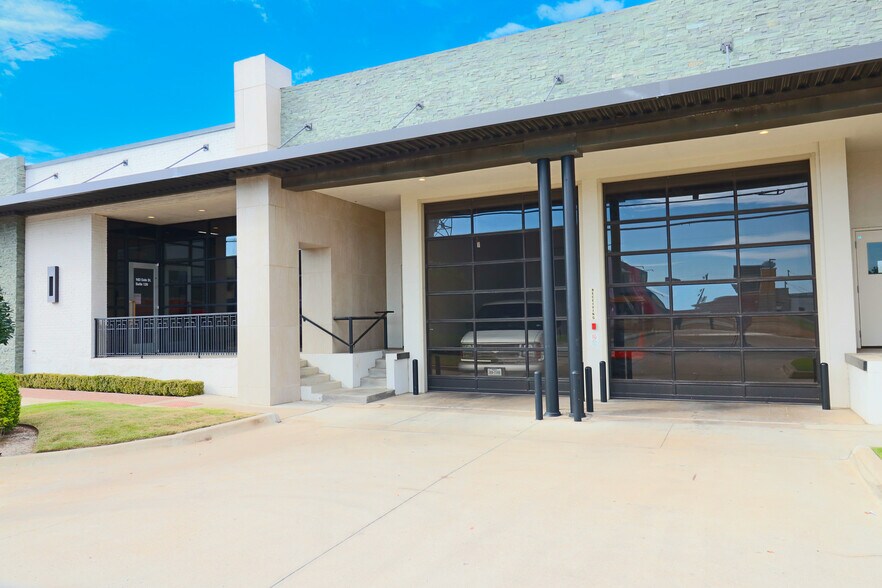 More Photos Of 183 Cole St, Dallas Showroom For Lease