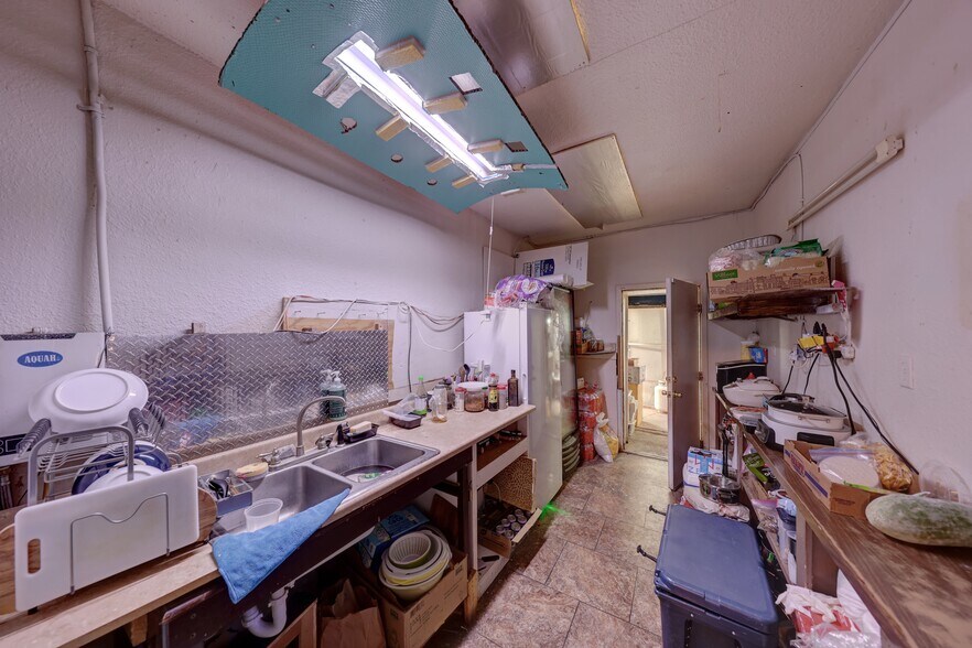 More Photos Of 200 W Murphy St, Alpine Flex For Sale