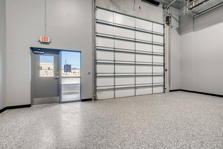 More Photos Of 7637 Fm 3009, Schertz Light Distribution For Sale