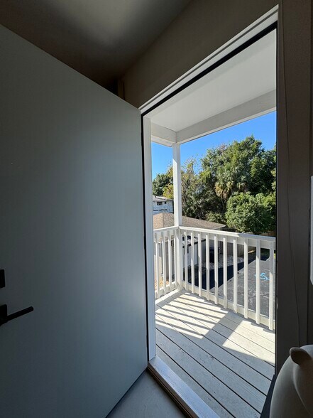 More Photos Of 1113 N 9th Ave, Pensacola Freestanding For Lease