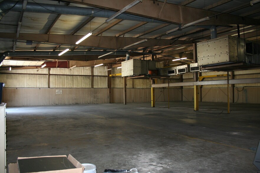 More Photos Of 5007 E 3rd St, Katy Warehouse For Lease