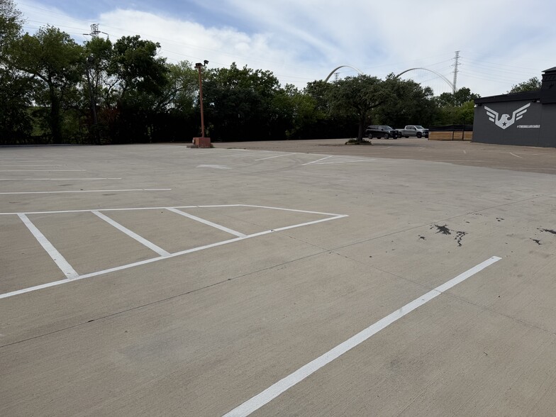More Photos Of 525 S Riverfront Blvd, Dallas Restaurant For Lease