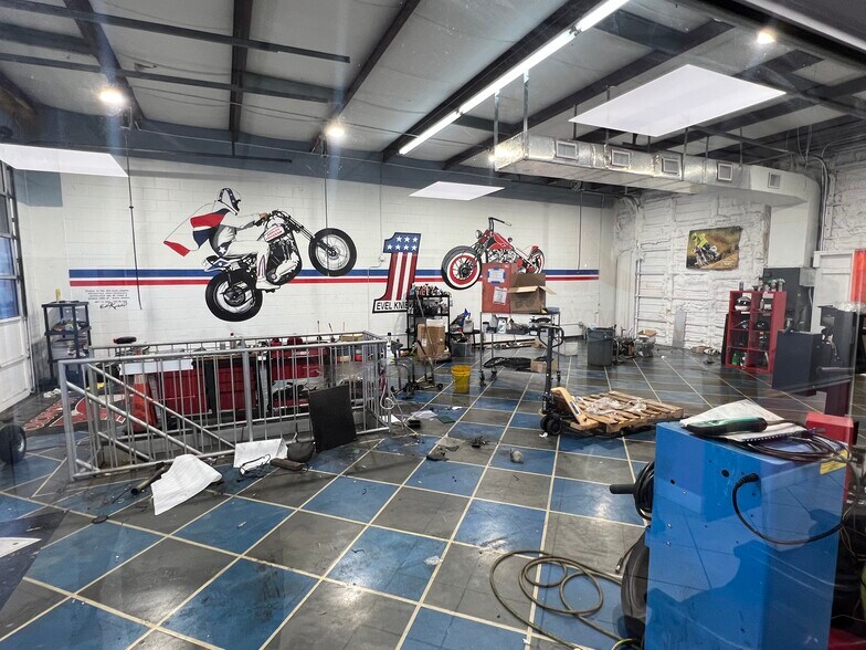 More Photos Of 7000 Park Blvd, Pinellas Park Freestanding For Lease