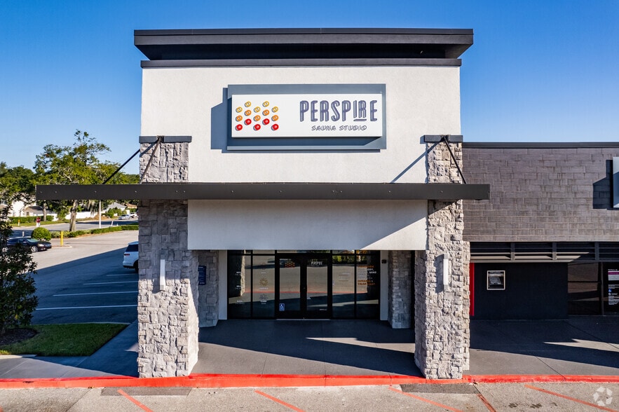 More Photos Of 1905-1999 Aloma Ave, Winter Park General Retail For Lease