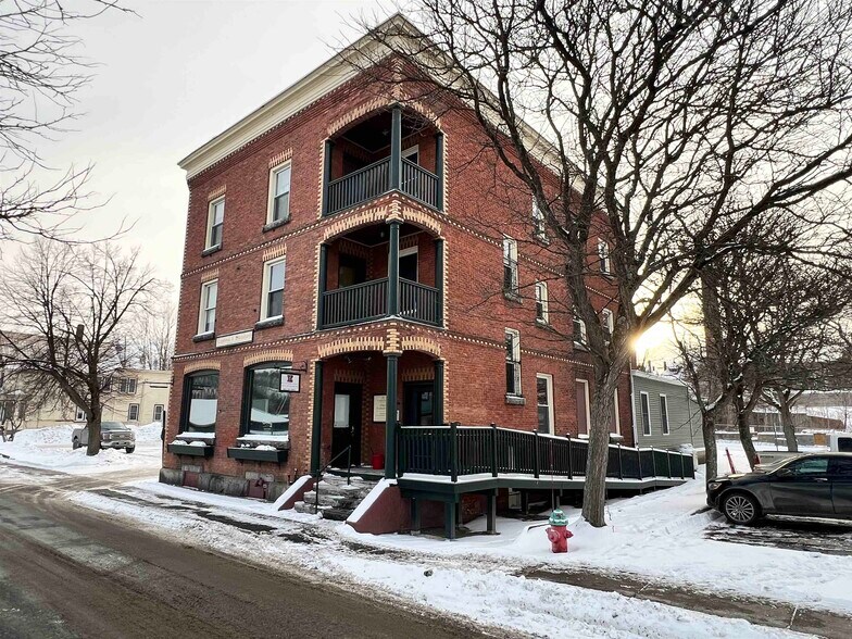 More Photos Of 42 Central St, Newport Apartments For Lease