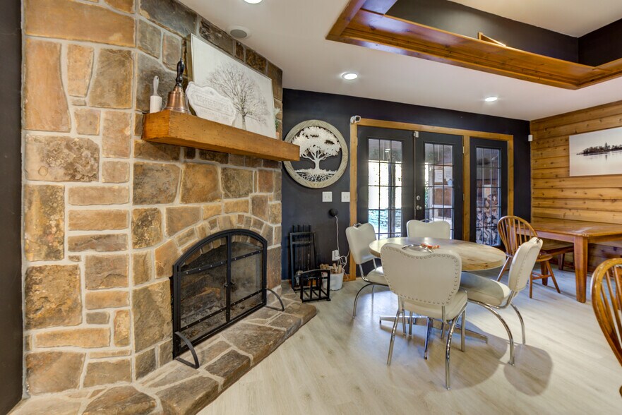 More Photos Of 446724 E 390 Rd, Langley Hotel For Sale