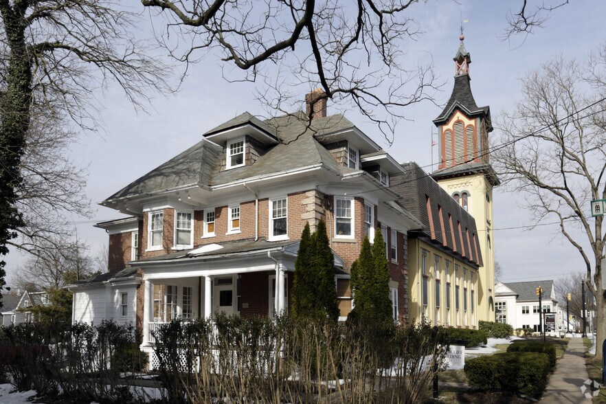 More Photos Of 10 S Clinton St, Doylestown Office For Lease