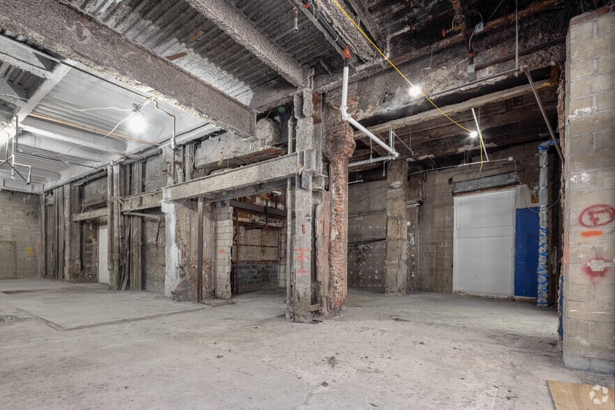 More Photos Of 50 W 34th St, New York Apartments For Lease