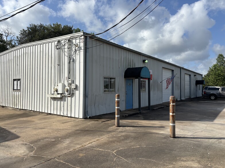 More Photos Of 1120-1132 County Road 129, Alvin Warehouse For Sale