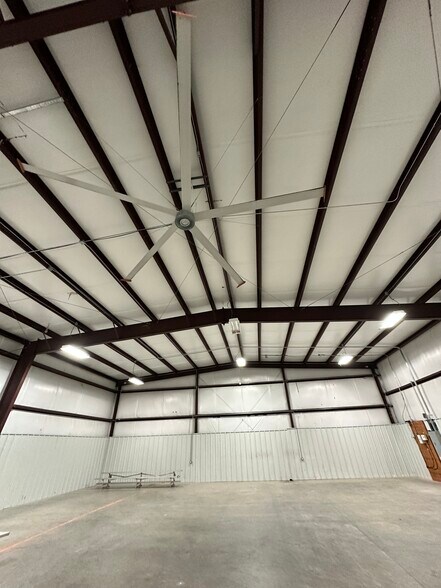 More Photos Of 18519 Imperial Valley Dr, Houston Light Distribution For Lease