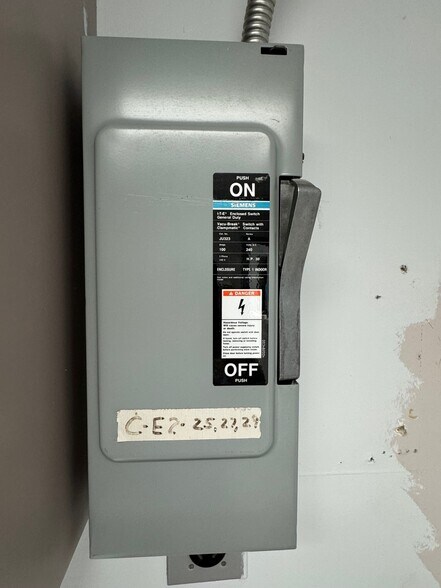 More Photos Of 130 9th St N, Naples Office For Sale