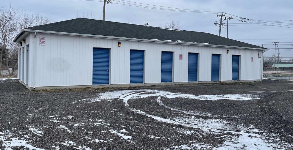 More Photos Of 99 Reach St, Uxbridge Carwash For Sale