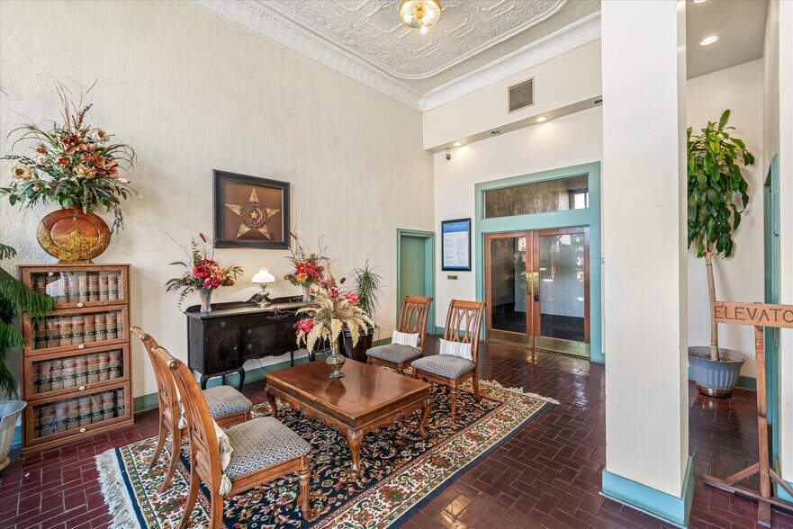 More Photos Of 102 E Moore Ave, Terrell Office For Sale