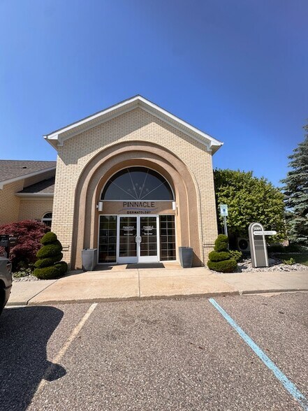 More Photos Of 5084 Villa Linde Pky, Flint Medical For Lease