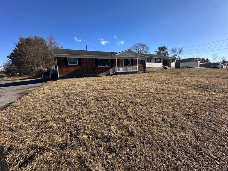 More Photos Of 346 Rural Acres Dr, Beckley Showroom For Sale