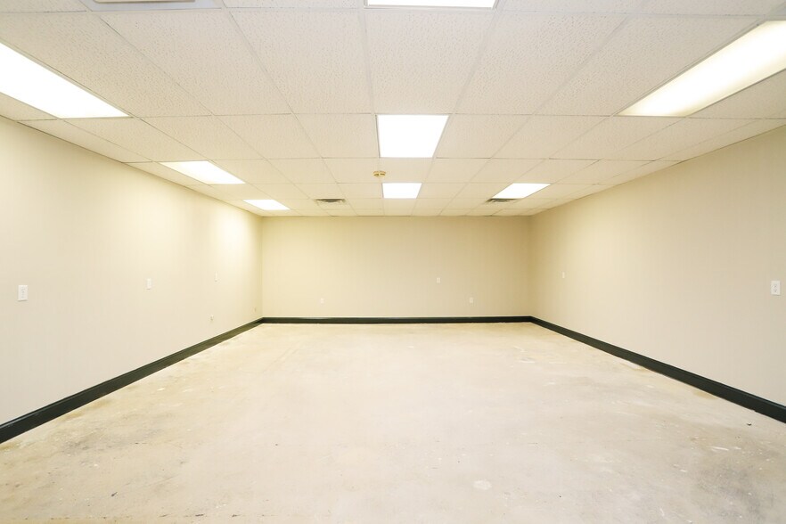 More Photos Of 1301 Fabricon Blvd, Jeffersonville Light Manufacturing For Lease