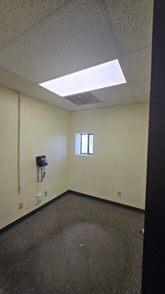 More Photos Of 210 S Maple St, Lebanon Warehouse For Lease