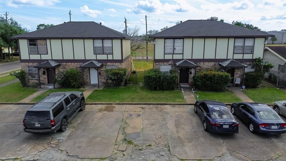 Primary Photo Of 1410 Edward Dr, South Houston Apartments For Sale