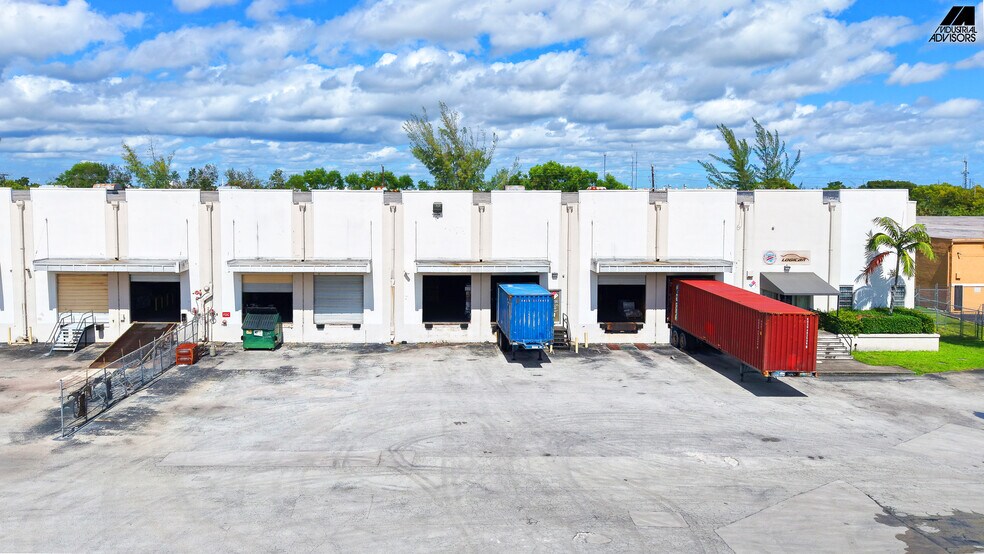 More Photos Of 1361-1363 NW 155th Dr, Miami Warehouse For Lease