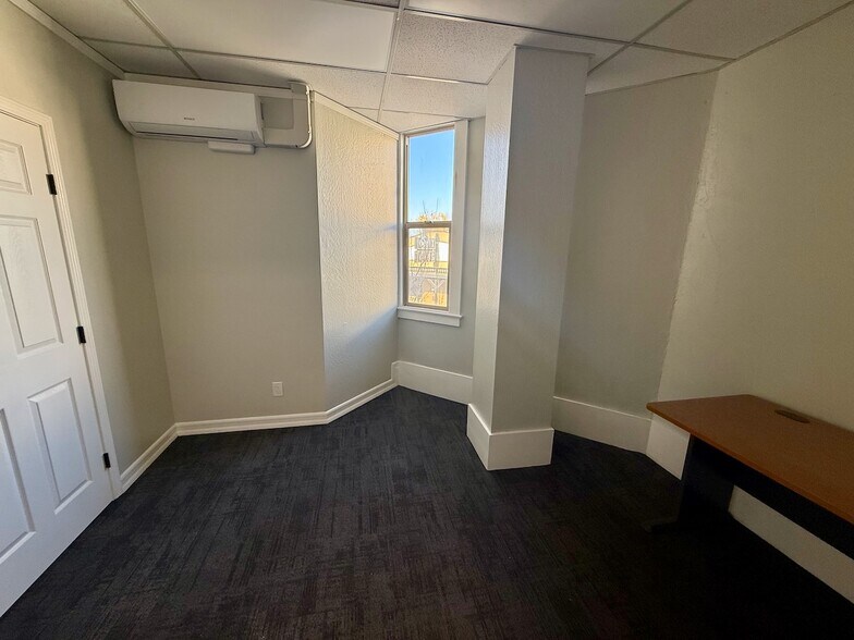 More Photos Of 101-107 Main St, Roseville Office For Lease