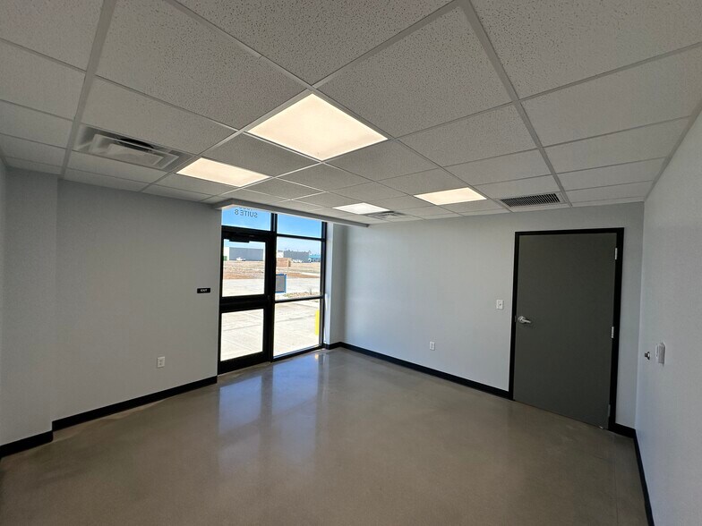 More Photos Of 4600 Regions Park Dr, Fort Smith Flex For Lease