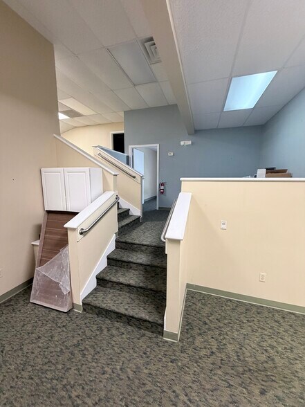 More Photos Of 900 SE Ocean Blvd, Stuart Office For Sale