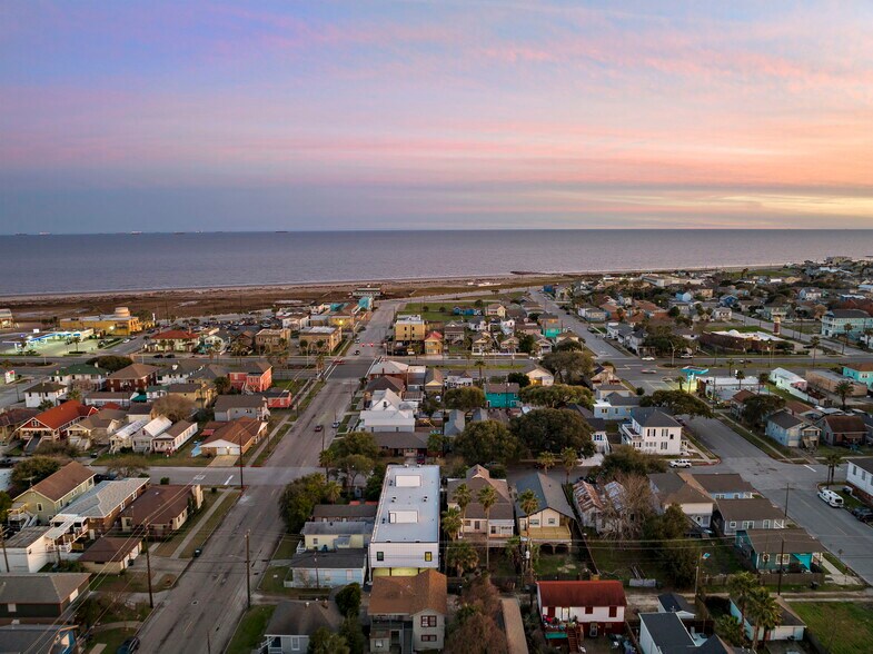More Photos Of 808 Sealy ave, Galveston Apartments For Sale