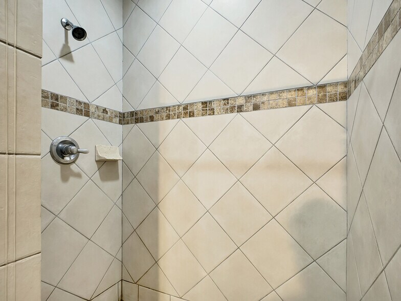 More Photos Of 991 Platte River Blvd, Brighton Storefront For Lease