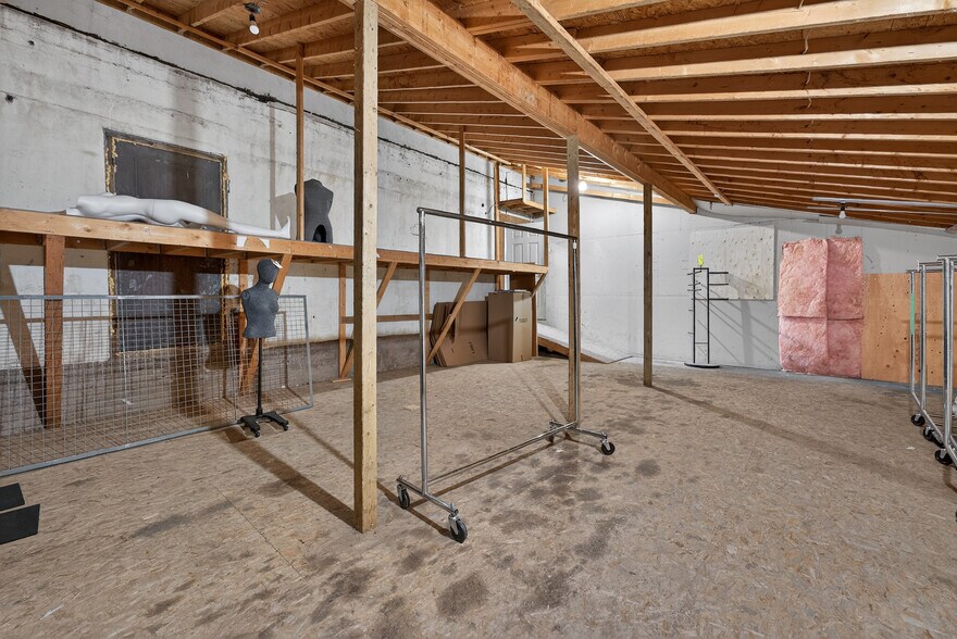 More Photos Of 384 Queen St, Peterborough General Retail For Sale