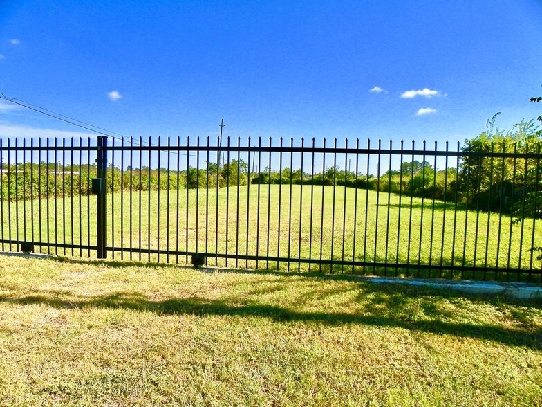 More Photos Of 16570 Beaumont Hwy, Houston Land For Lease