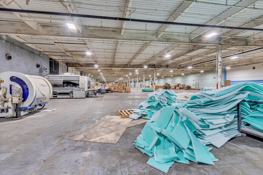 More Photos Of 11200 Dunbarton Blvd, Barnwell Manufacturing For Lease