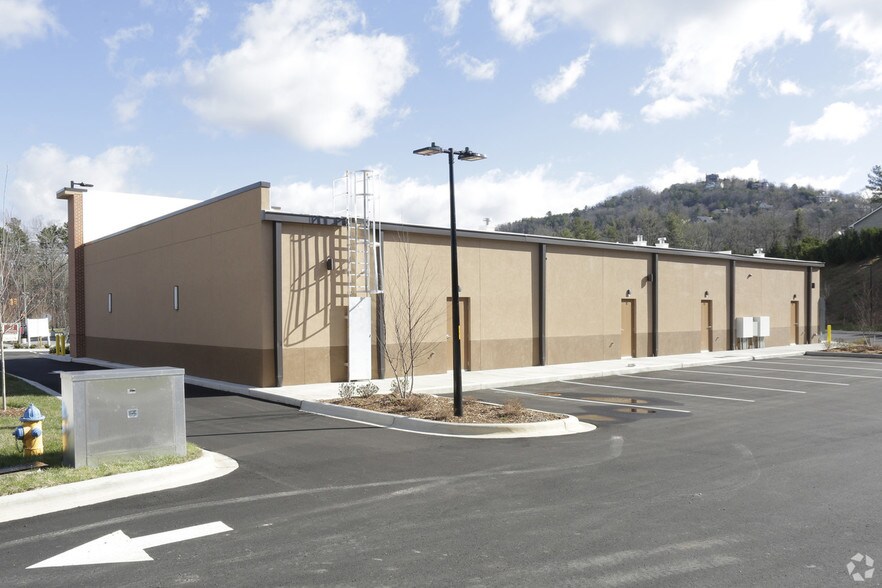 More Photos Of 58 Weaver Village Way, Weaverville Freestanding For Lease