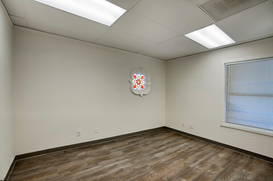 More Photos Of 1050 E University Dr, Mesa Office For Lease