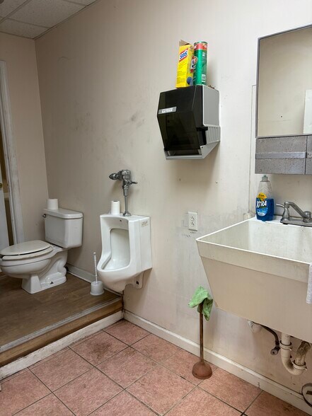 More Photos Of 619 Marcus St, Dublin Light Distribution For Sale