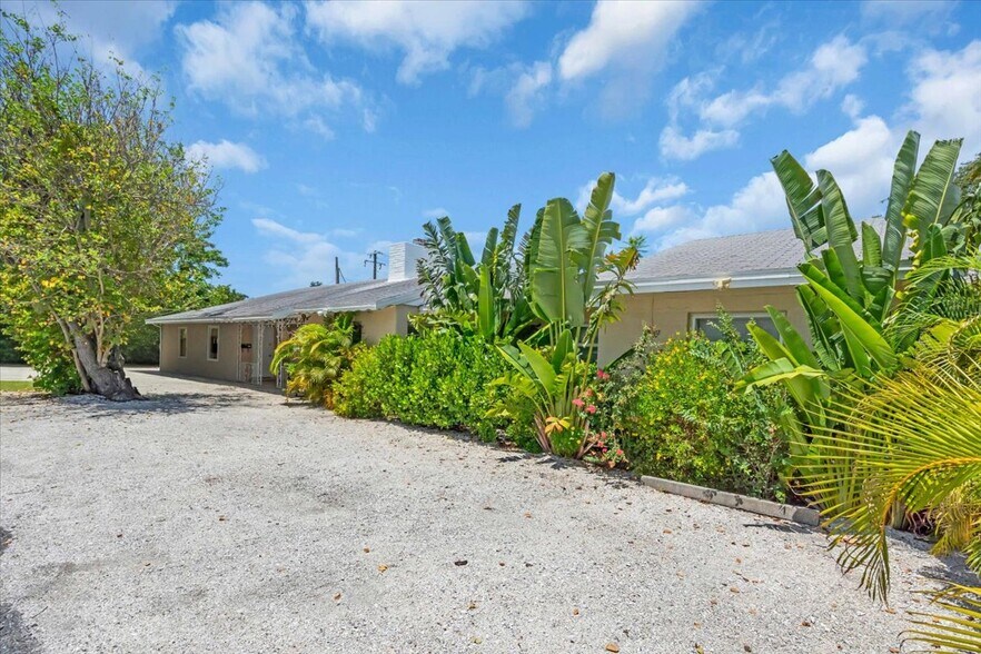 More Photos Of 1761 Siesta Dr, Sarasota Apartments For Sale