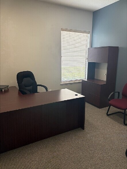 More Photos Of 9191 RG Skinner Pky, Jacksonville Office For Sale