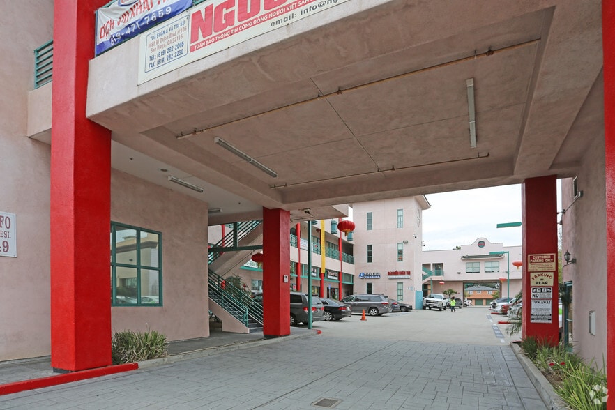 More Photos Of 4660 El Cajon Blvd, San Diego Medical For Lease